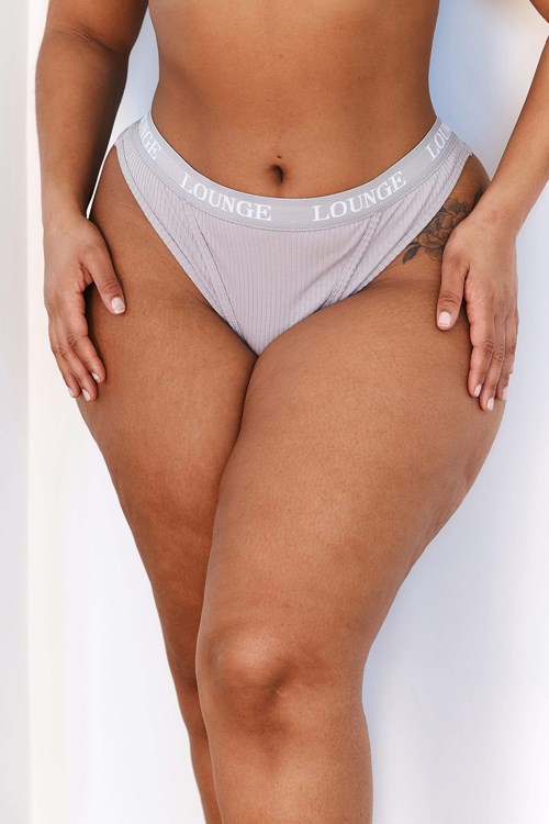 Lounge Underwear Ultra Comfort Geribbeld String Grijs | UN0146853